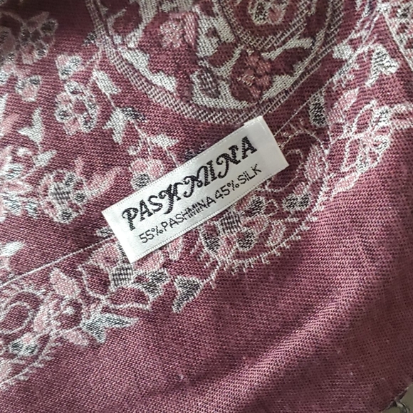 Pashmina - Picture 2 of 2